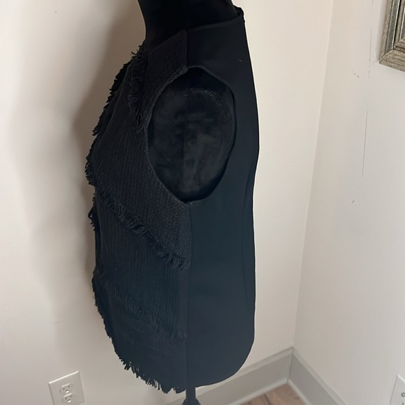 Ann Taylor textured fringe detailing sleeveless round neckline black top blouse - Picture 4 of 11